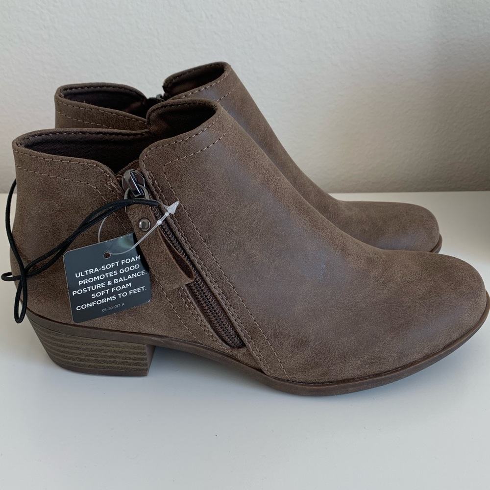 NWT Arizona Memory Foam Booties size 8.5